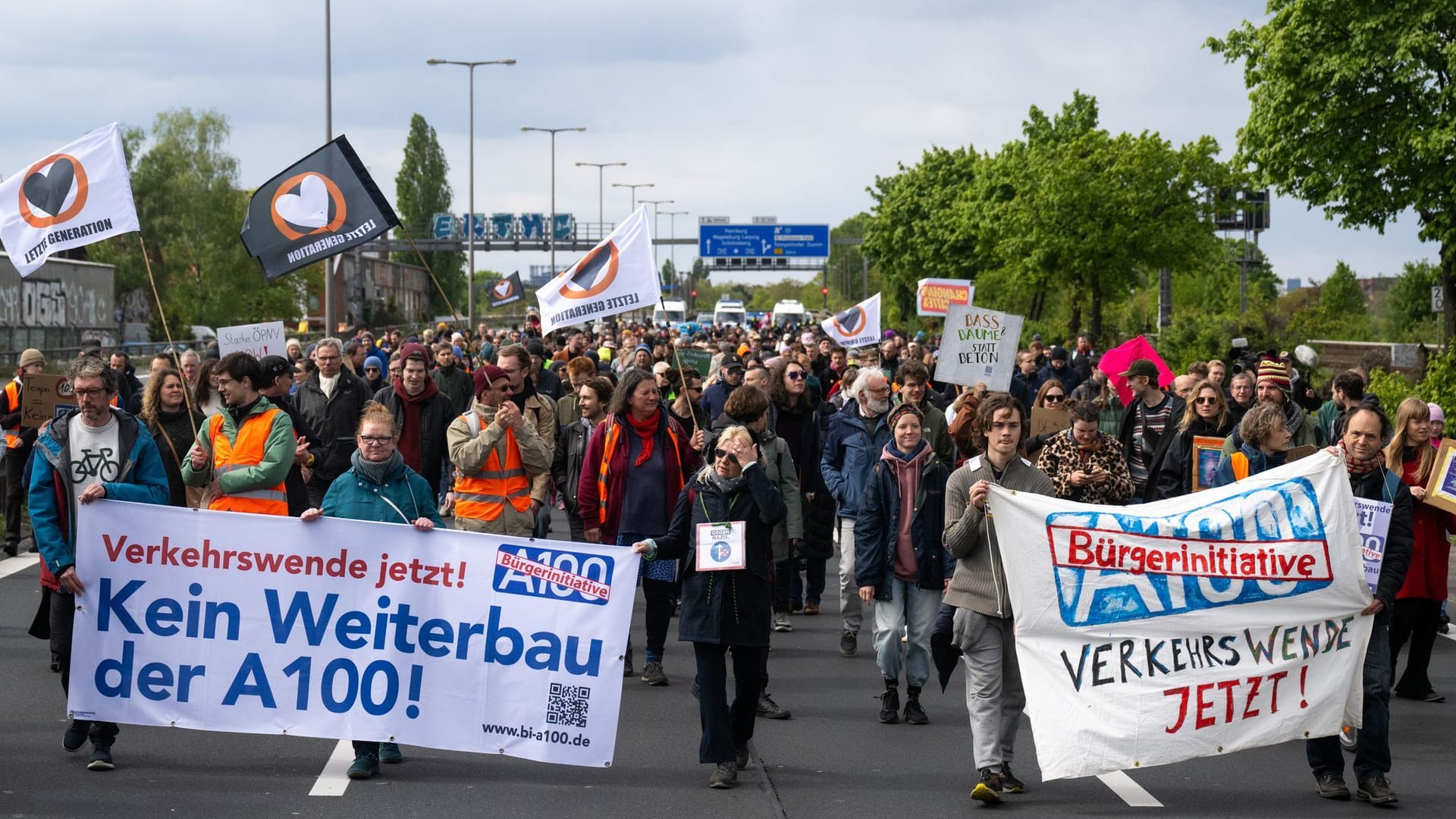 Demonstration gegen Weiterbau der A100