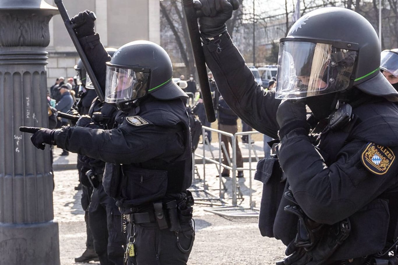 Polizisten des bayrischen USK (Archivbild): Amnesty kritisiert den Freistaat für seine Präventivhaft.