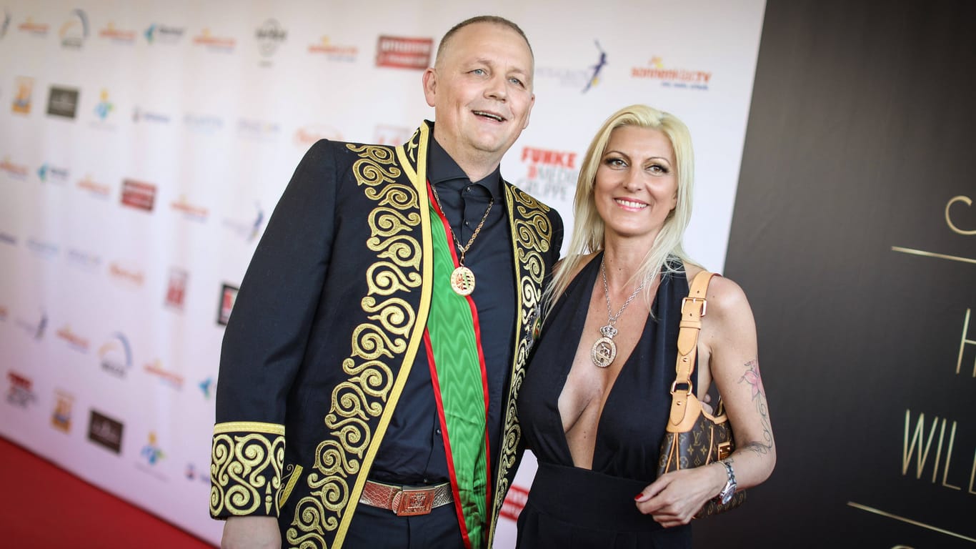 Prinz Alexander von Anhalt und seine Partnerin Justine im Jahr 2018