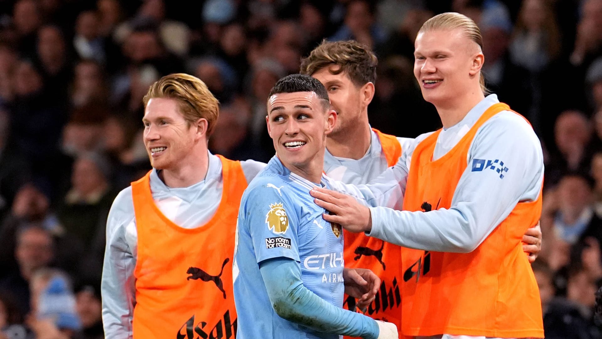 Phil Foden (Mitte): Er traf gegen Villa dreifach.