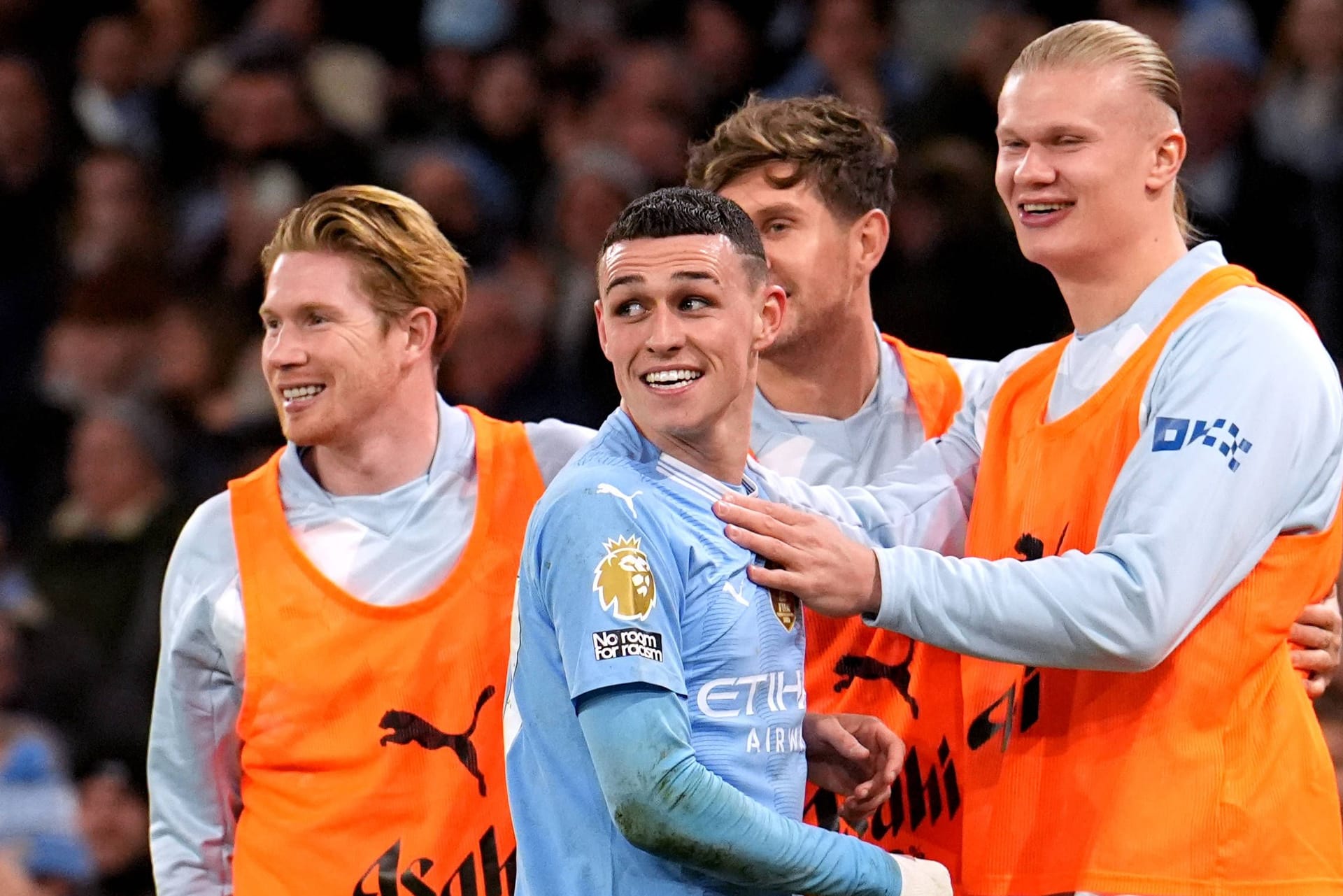 Phil Foden (Mitte): Er traf gegen Villa dreifach.