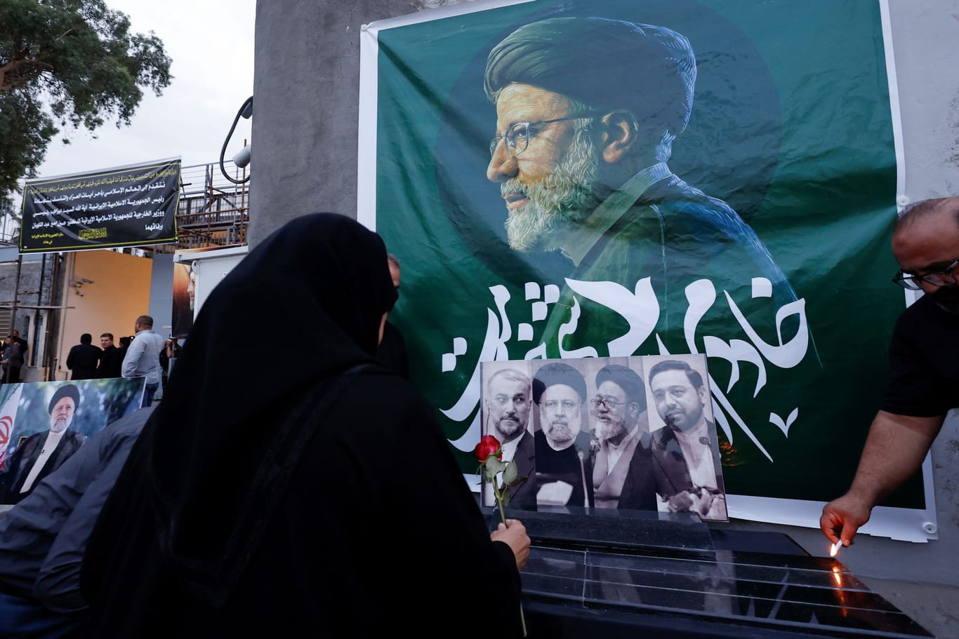 Trauerbekundungen von Iranern: Präsident Ebrahim Raisi ist bei einem Hubschrauberabsturz ums Leben gekommen.
