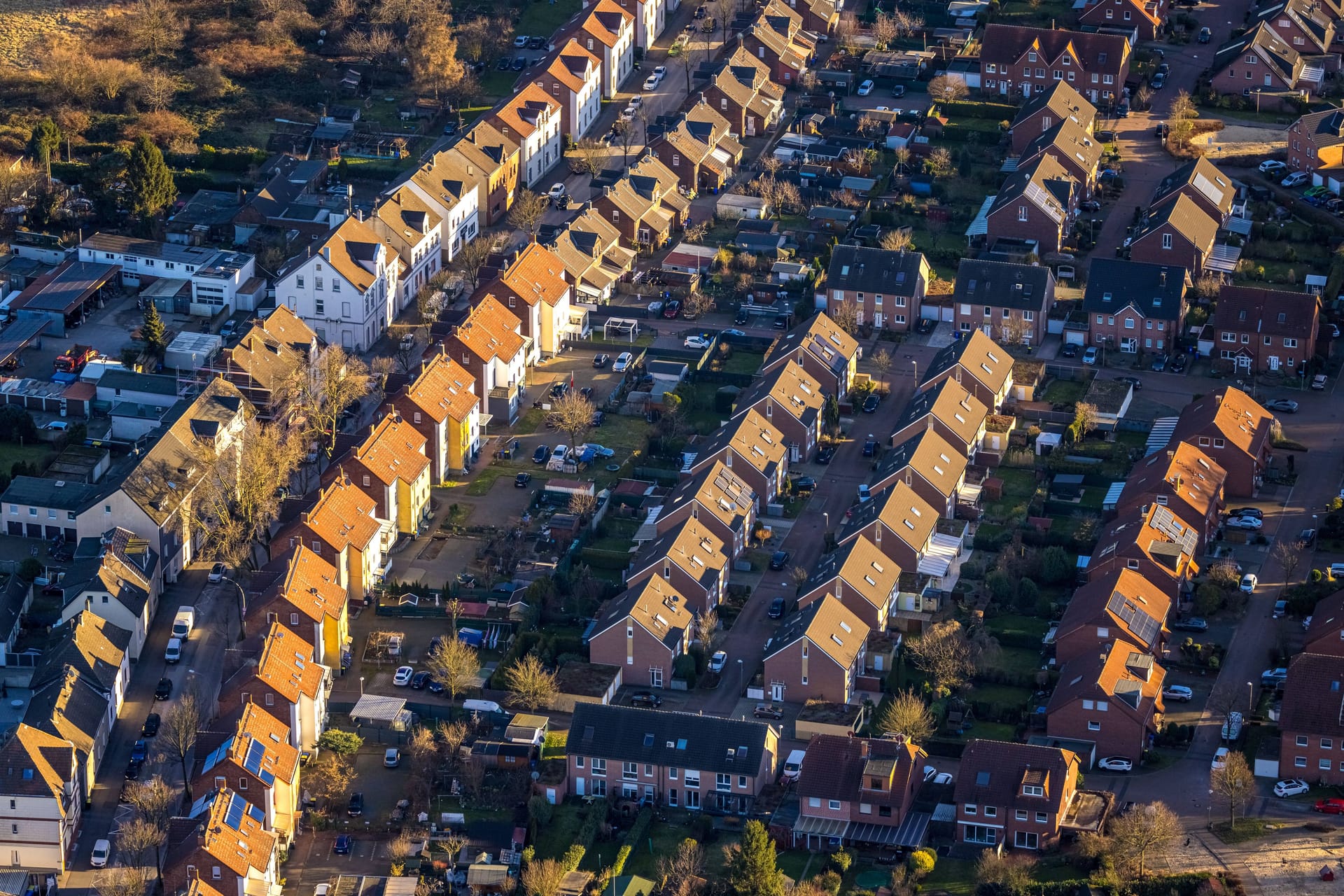 Wohnsiedlung in Gladbeck (Symbolfoto): Die Stadt wundert sich über rund ein Dutzend auffällige Grundsteuer-Fälle.