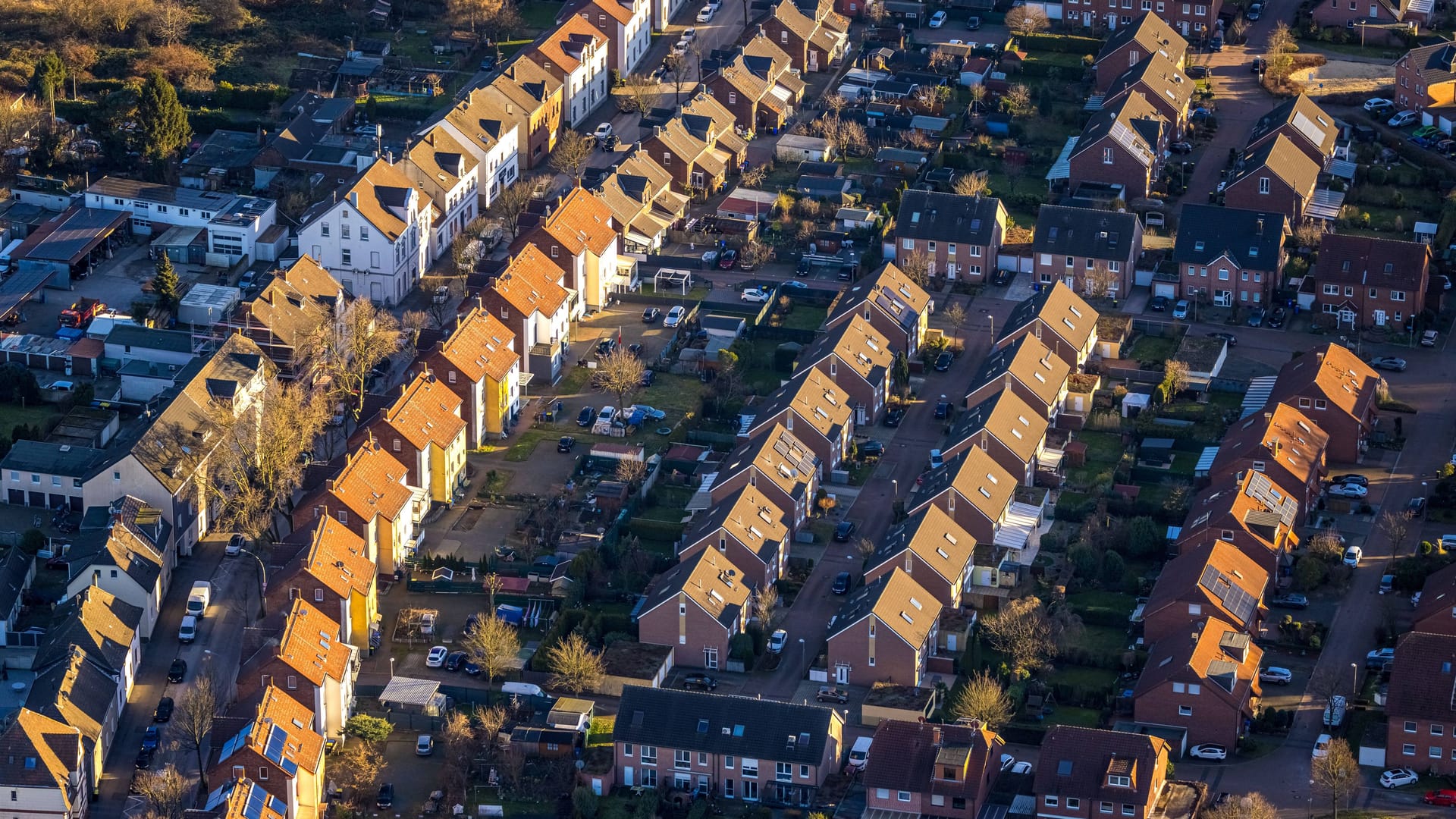 Wohnsiedlung in Gladbeck (Symbolfoto): Die Stadt wundert sich über rund ein Dutzend auffällige Grundsteuer-Fälle.