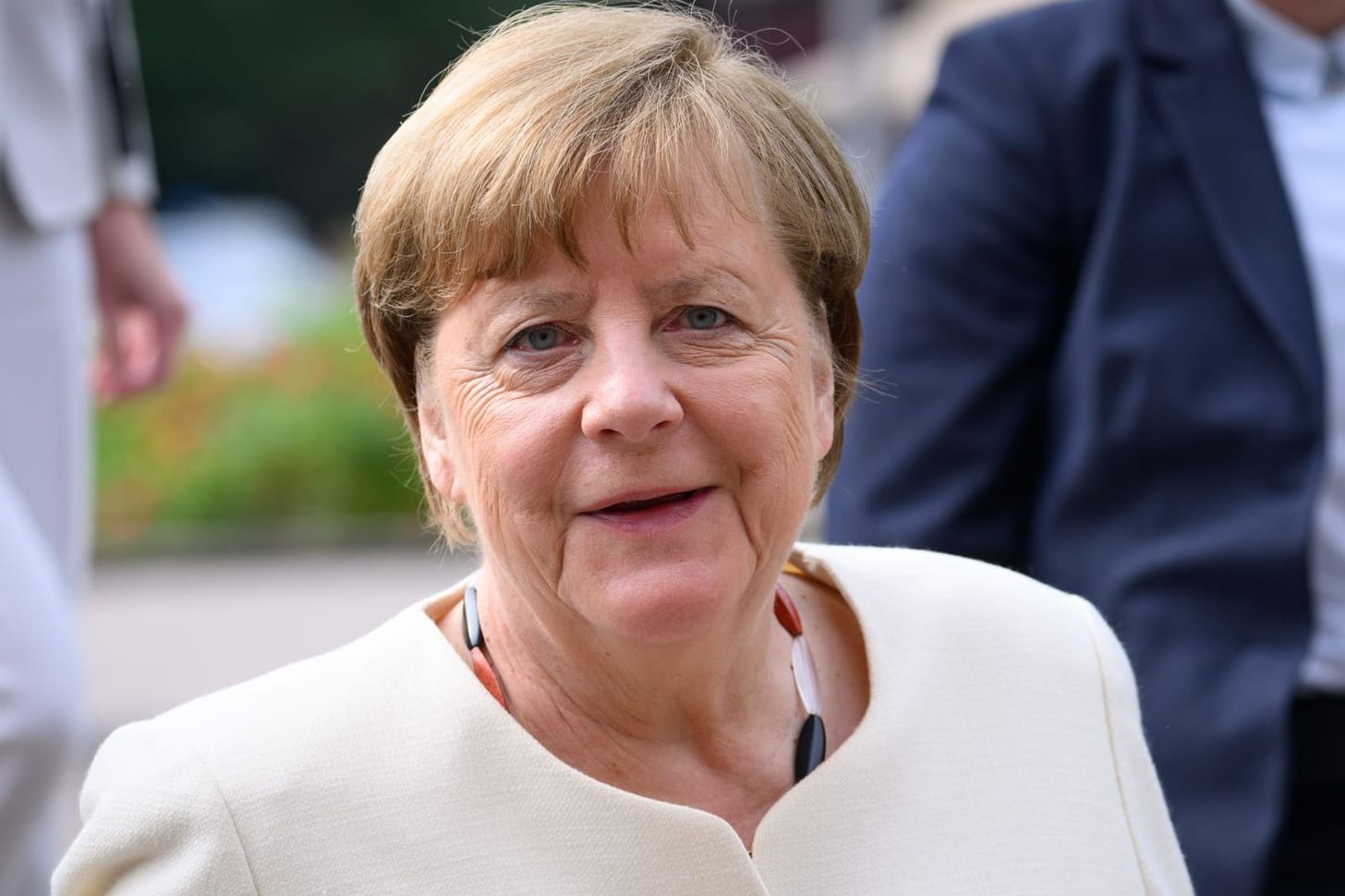 23.05.2024, Berlin: Angela Merkel (CDU), ehemalige Bundeskanzlerin, kommt zum Ökumenischen Gottesdienst anlässlich des Staatsakts zu 75 Jahre Grundgesetz in der St. Marienkirche in Berlin-Mitte. Am 23.05.1949 wurde das Grundgesetz der Bundesrepublik Deutschland verkündet und trat am folgenden Tag in Kraft.