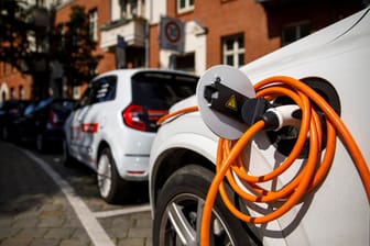 Die Nachfrage sinkt: "Kunden zweifeln an den Perspektiven von Elektroautos"