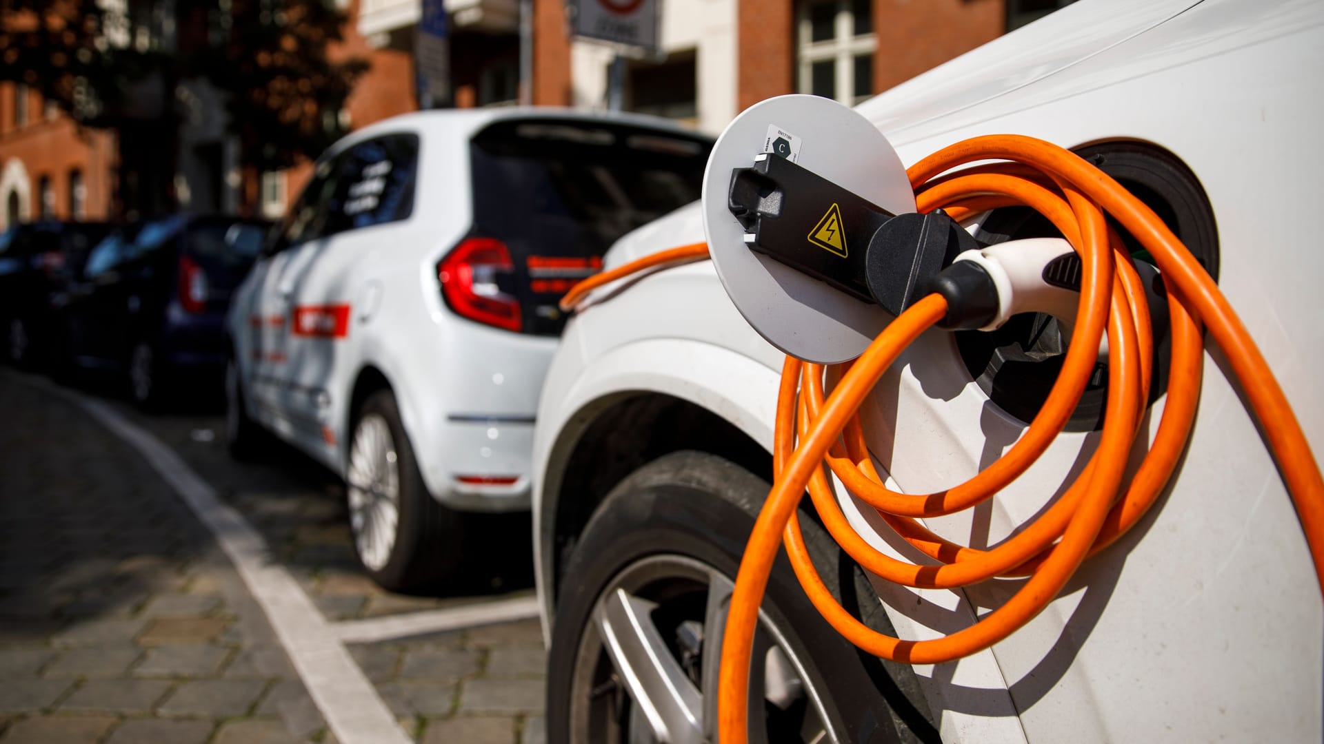 Die Nachfrage sinkt: "Kunden zweifeln an den Perspektiven von Elektroautos"