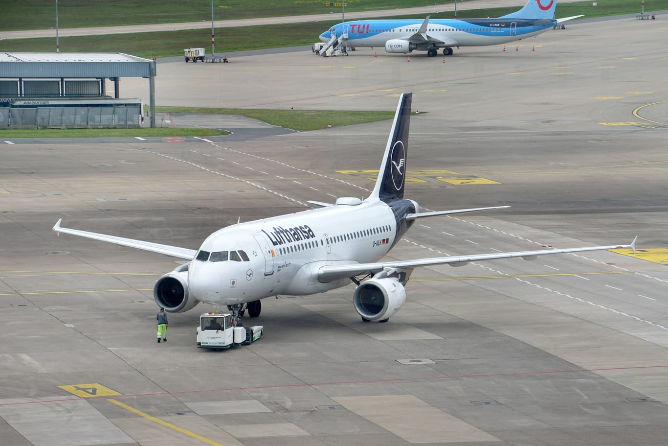 Eine Lufthansa-Maschine am Airport Hannover (Symbolbild): Die Fluggäste blieben unverletzt.