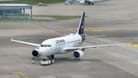 Eine Lufthansa-Maschine am Airport Hannover (Symbolbild): Die Fluggäste blieben unverletzt.