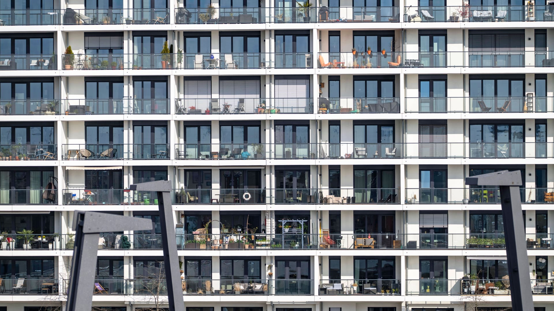 Fassade am Bakenhafen (Archivfoto): Hier entstehen Wohneinheiten für 14.000 Menschen. Fassade am Bakenhafen (Archivfoto): Hier entstehen Wohneinheiten für 14.000 Menschen.