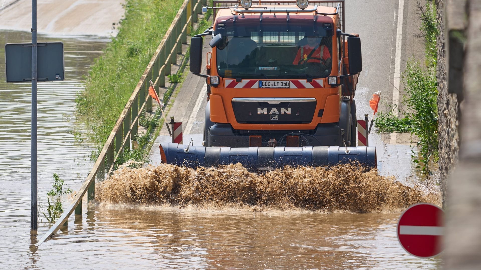 Hochwasser in Rheinland-Pfalz - Mosel Hochwasser in Rheinland-Pfalz - Mosel