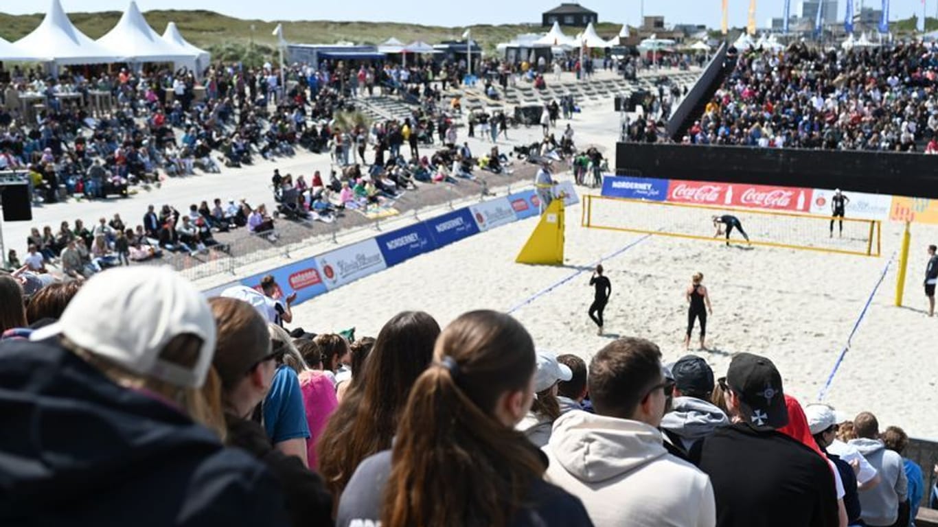 Im Mittelpunkt der Sportwettkämpfe steht der Beachvolleyball Cup-Norderney.