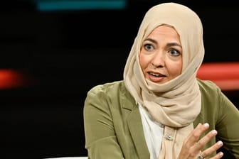 Khola Maryam Hübsch: Sie arbeitet als Journalistin, schrieb unter anderem für die "Frankfurter Allgemeine Zeitung" und sitzt seit 2021 im Rundfunkrat des HR.