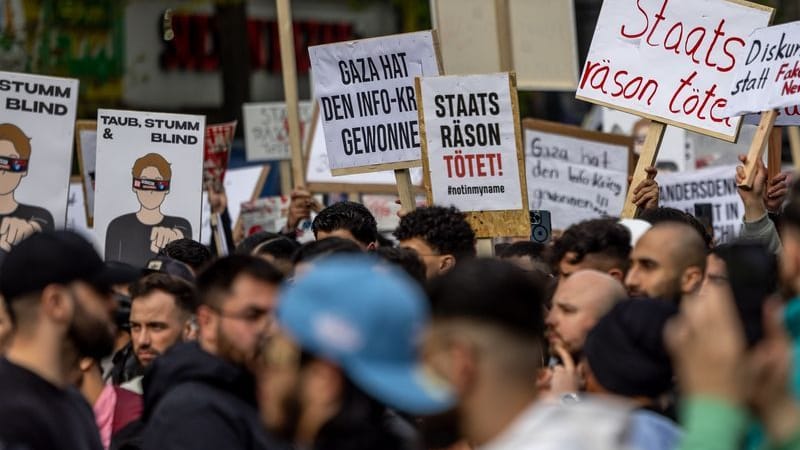 Demonstration der islamistischen Szene in Hamburg (Archivbild): 2.300 Islamisten nahmen an einer Kundgebung am Samstag teil.