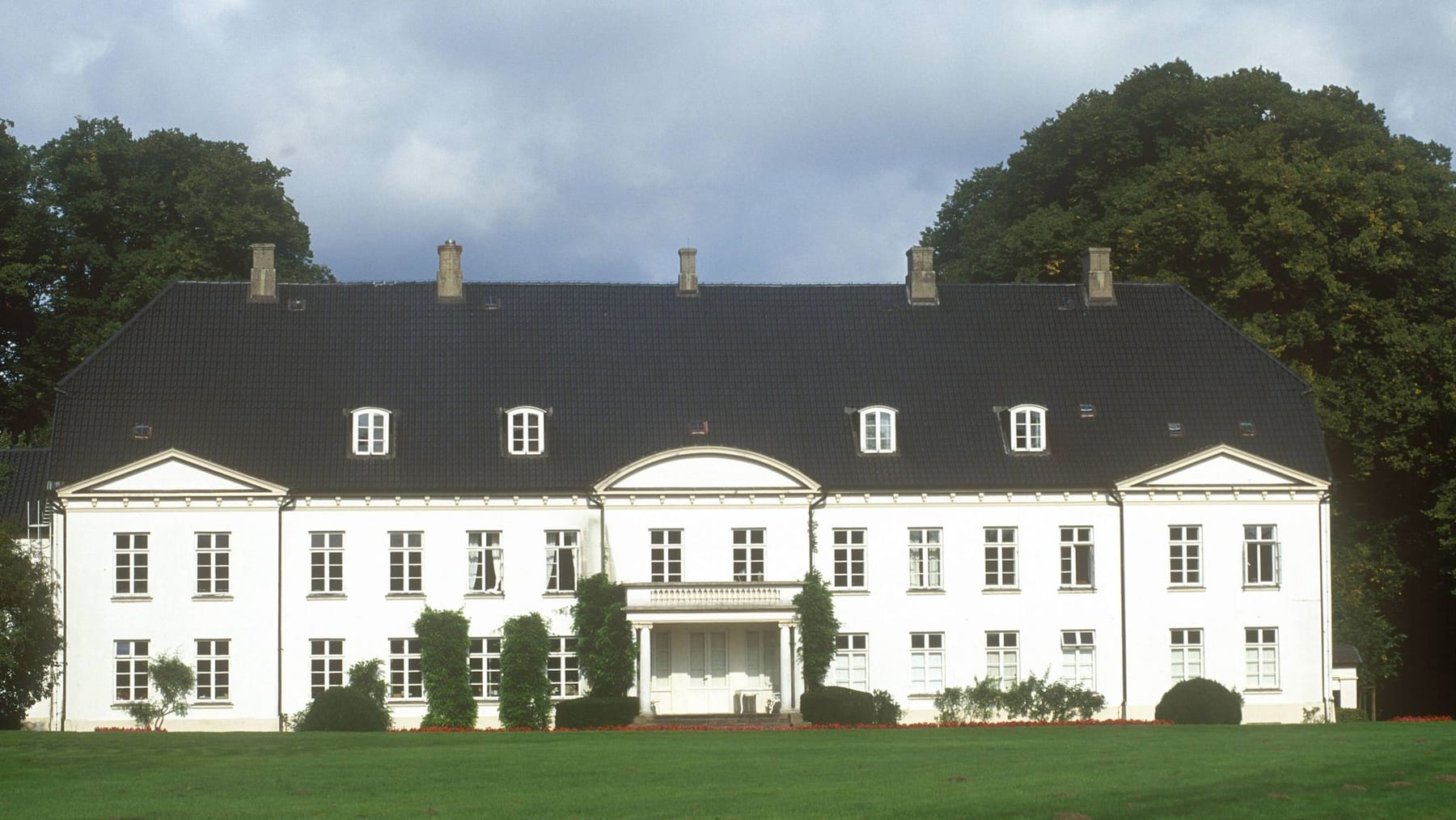 Seçkin yatılı okulda ırkçı tezahüratların raporu