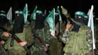 Hamas-Kämpfer (Archivbild): Wandelt sich die Hamas zur weltweiten Terrormiliz?