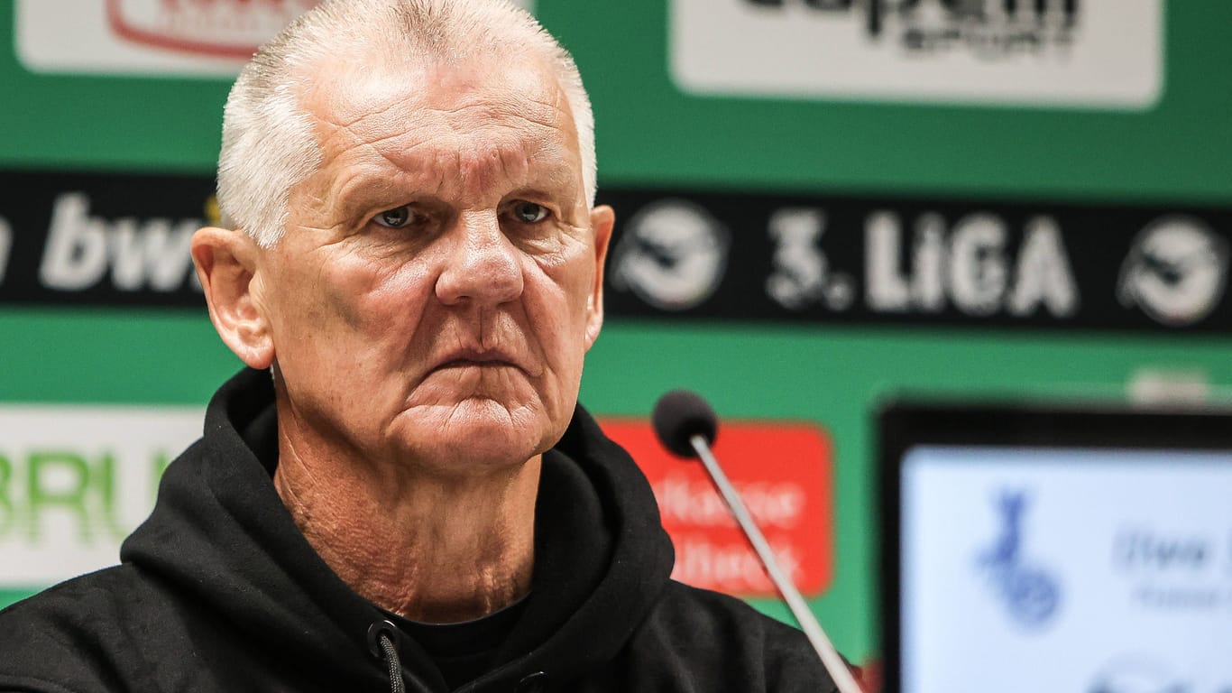 Uwe Schubert: Der Trainer des MSV Duisburg und sein Team sind abgestiegen.