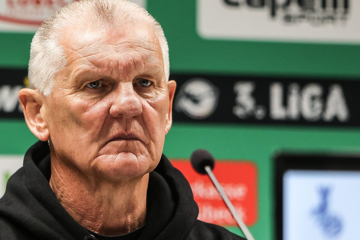 Uwe Schubert: Der Trainer des MSV Duisburg und sein Team sind abgestiegen.