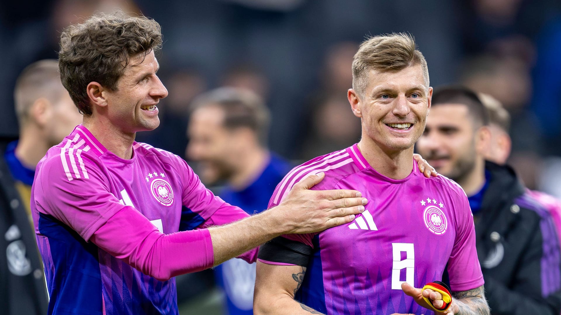 Thomas Müller und Toni Kroos (r.): Sie sind in der deutschen Nationalmannschaft wiedervereint.