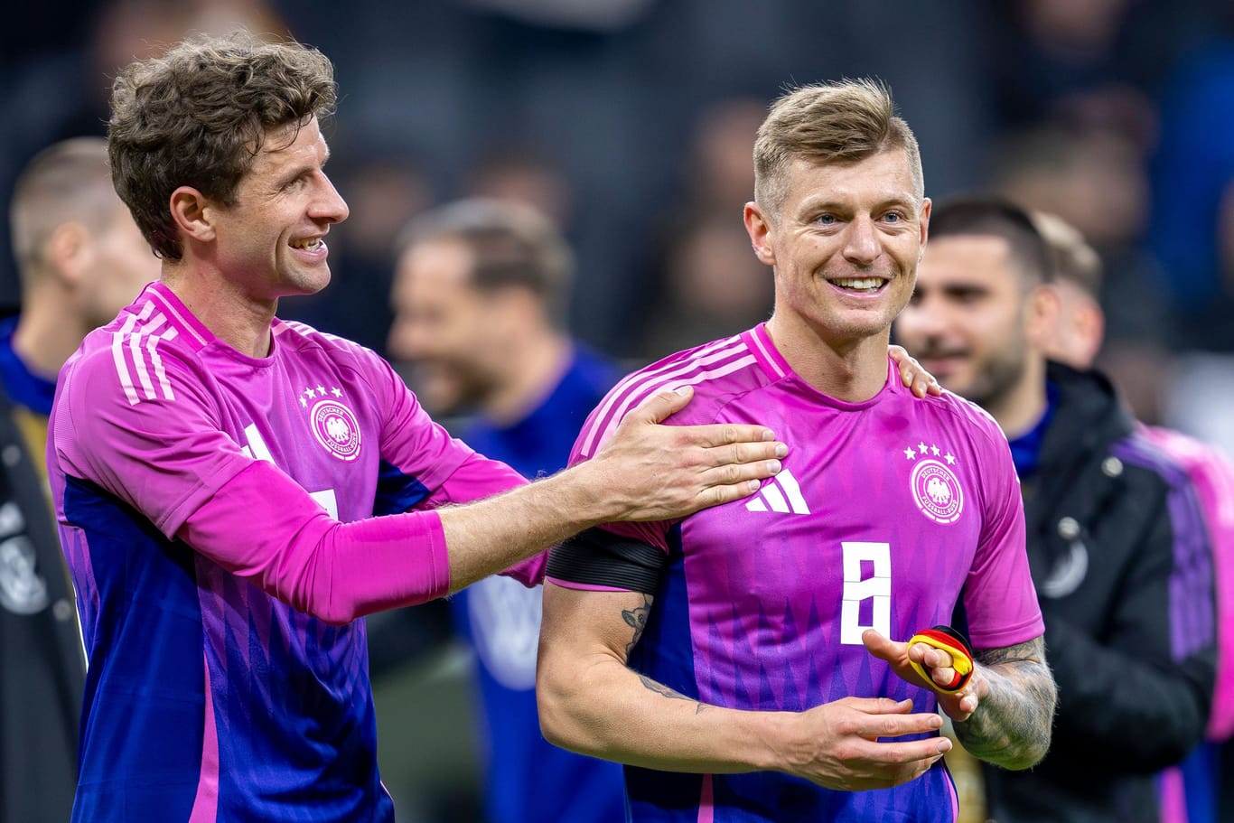 Thomas Müller und Toni Kroos (r.): Sie sind in der deutschen Nationalmannschaft wiedervereint.