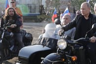 Wladimir Putin und sein Rockerclub:..