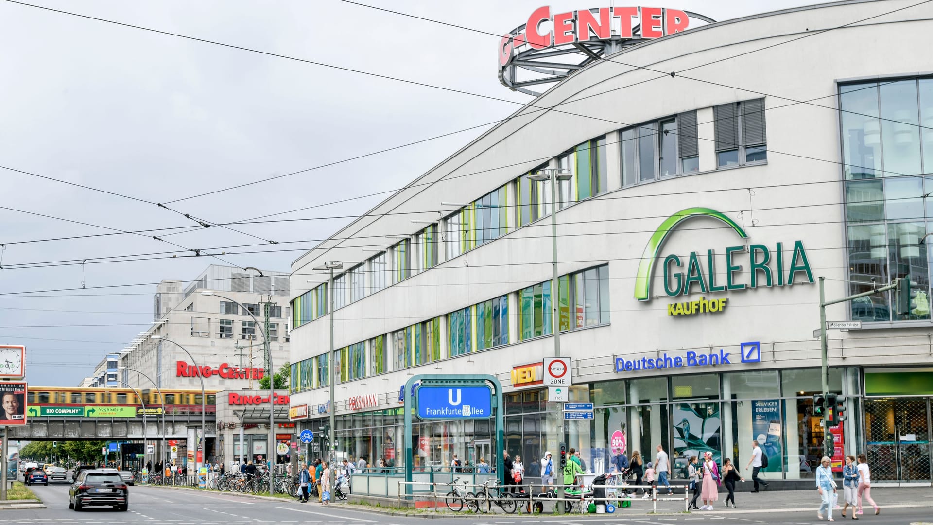 Galeria an der Frankfurter Allee (Archivbild): Die Filiale im Ring-Center wird Ende August schließen.