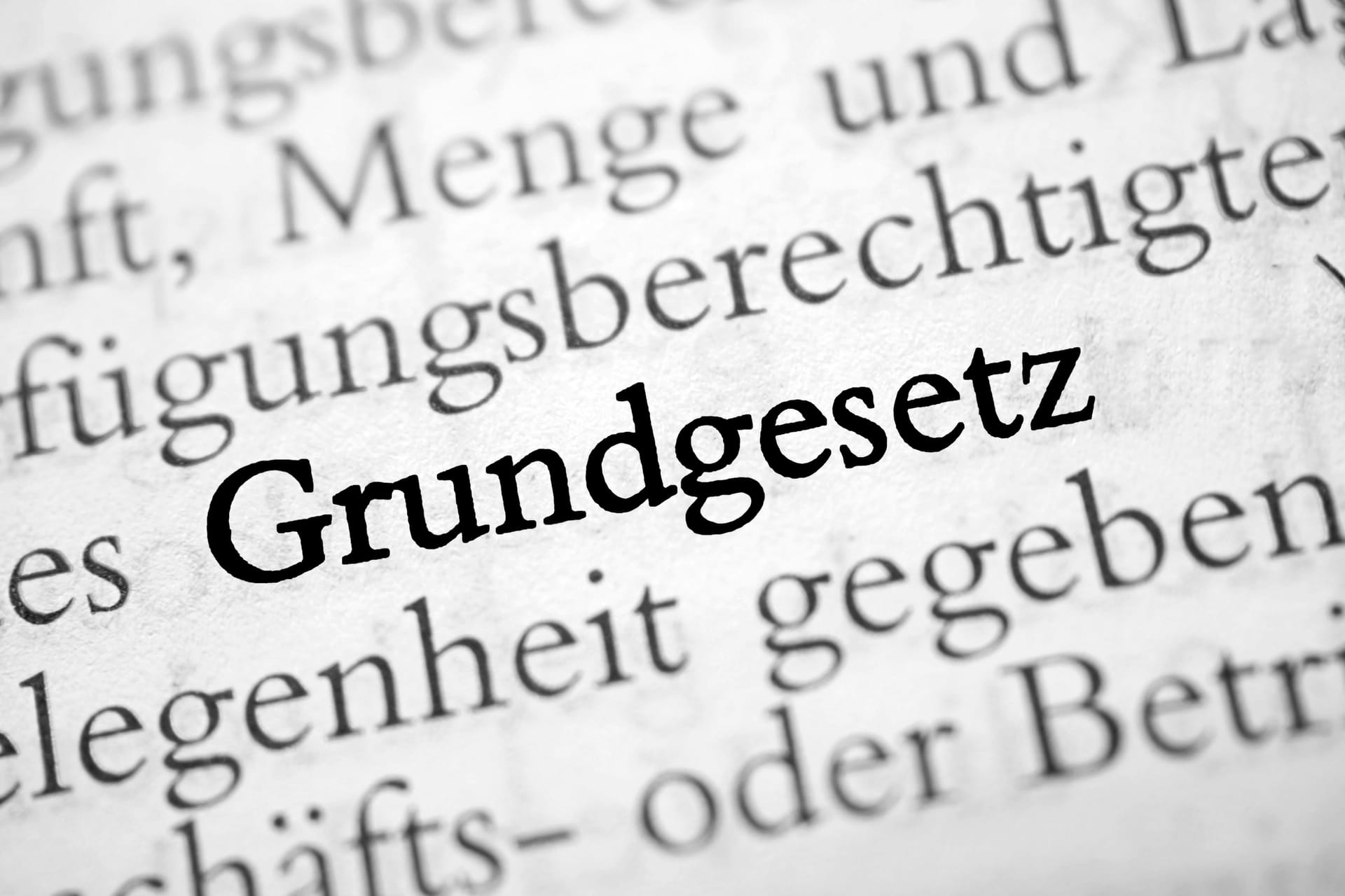 "Grundgesetz": Für wen gelten seine Bestimmungen?