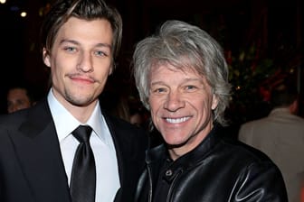 Jake Bongiovi und Jon Bon Jovi: Der 22-Jährige steht wie sein Vater in der Öffentlichkeit.