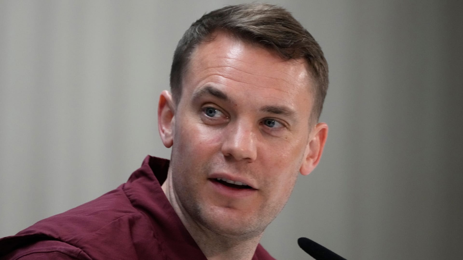 Manuel Neuer bei einer Pressekonferenz in Madrid: Der Torwart steht in der Kritik.