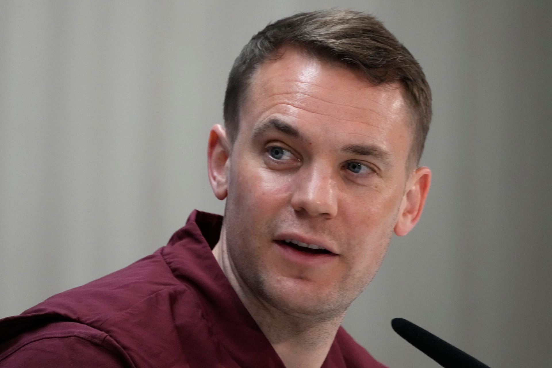 Manuel Neuer bei einer Pressekonferenz in Madrid: Der Torwart steht in der Kritik.