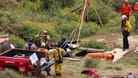 Rettungskräfte in Mexiko: Vier Leichen wurden in einem Schacht im Bundesstaat Baja California gefunden.