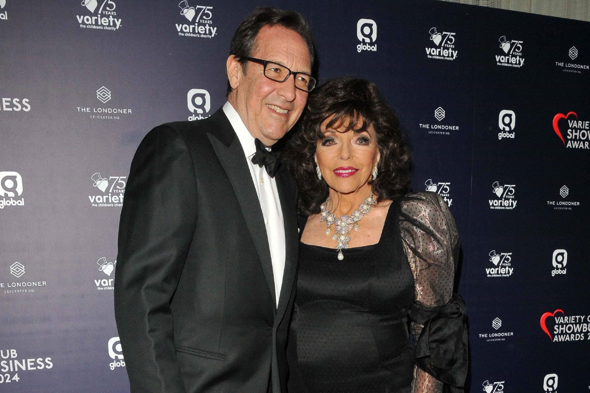 Joan Collins und ihr Mann Percy Gibson im April 2024