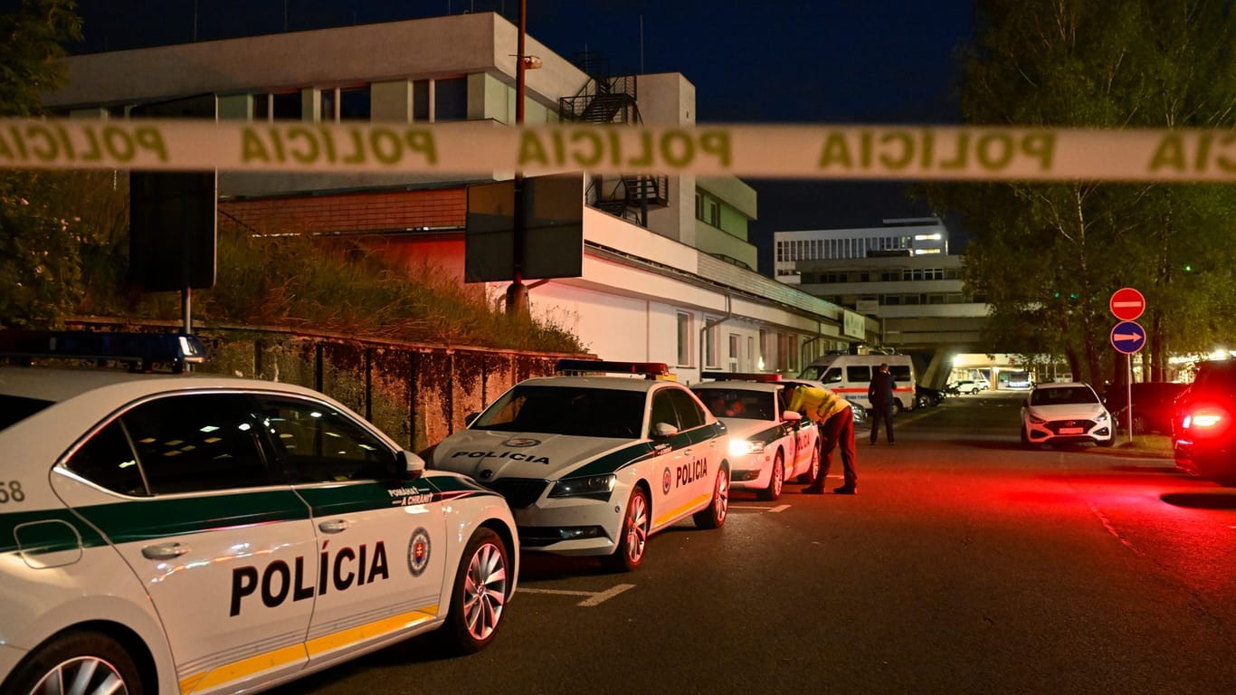 Das Krankenhaus, in dem Robert Fico sich aufhält: Nach einem Attentat musste der Premier sich Not-OPs unterziehen.