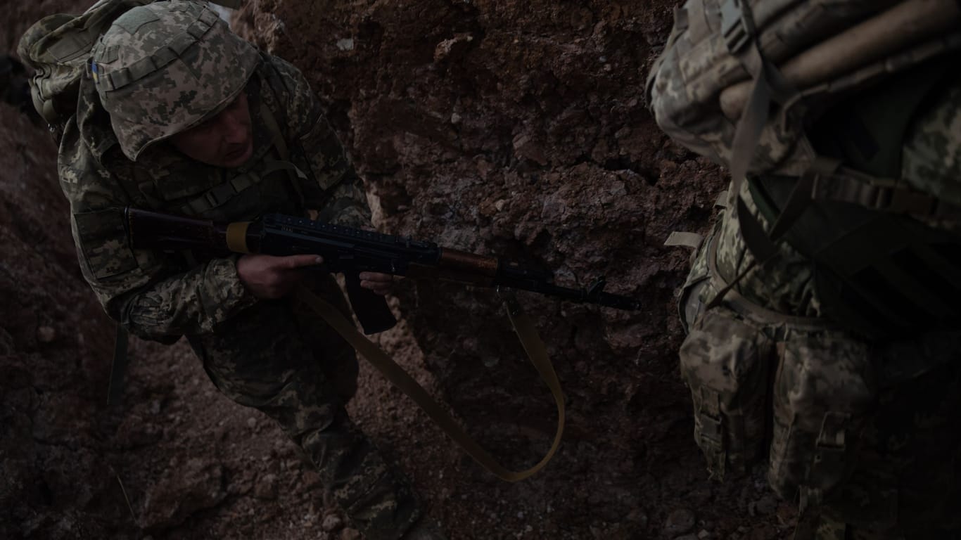 Ukraine-Krieg - Soldaten trainieren