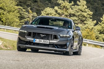 Der Klassiker kehrt zurück: Ford bringt den Mustang zur Feier seines 60. Geburtstags zurück nach Deutschland - mit einem komplett digitalisierten Cockpit und einem kraftvollen V8-Antrieb.