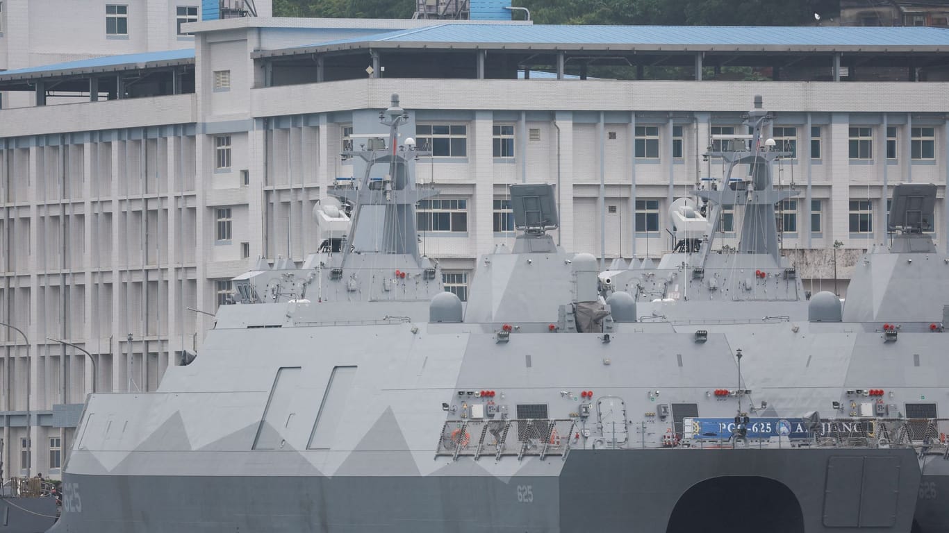 Ein taiwanesisches Kriegsschiff liegt im Hafen von Keelung: Die Marine ist in hoher Alarmbereitschaft.