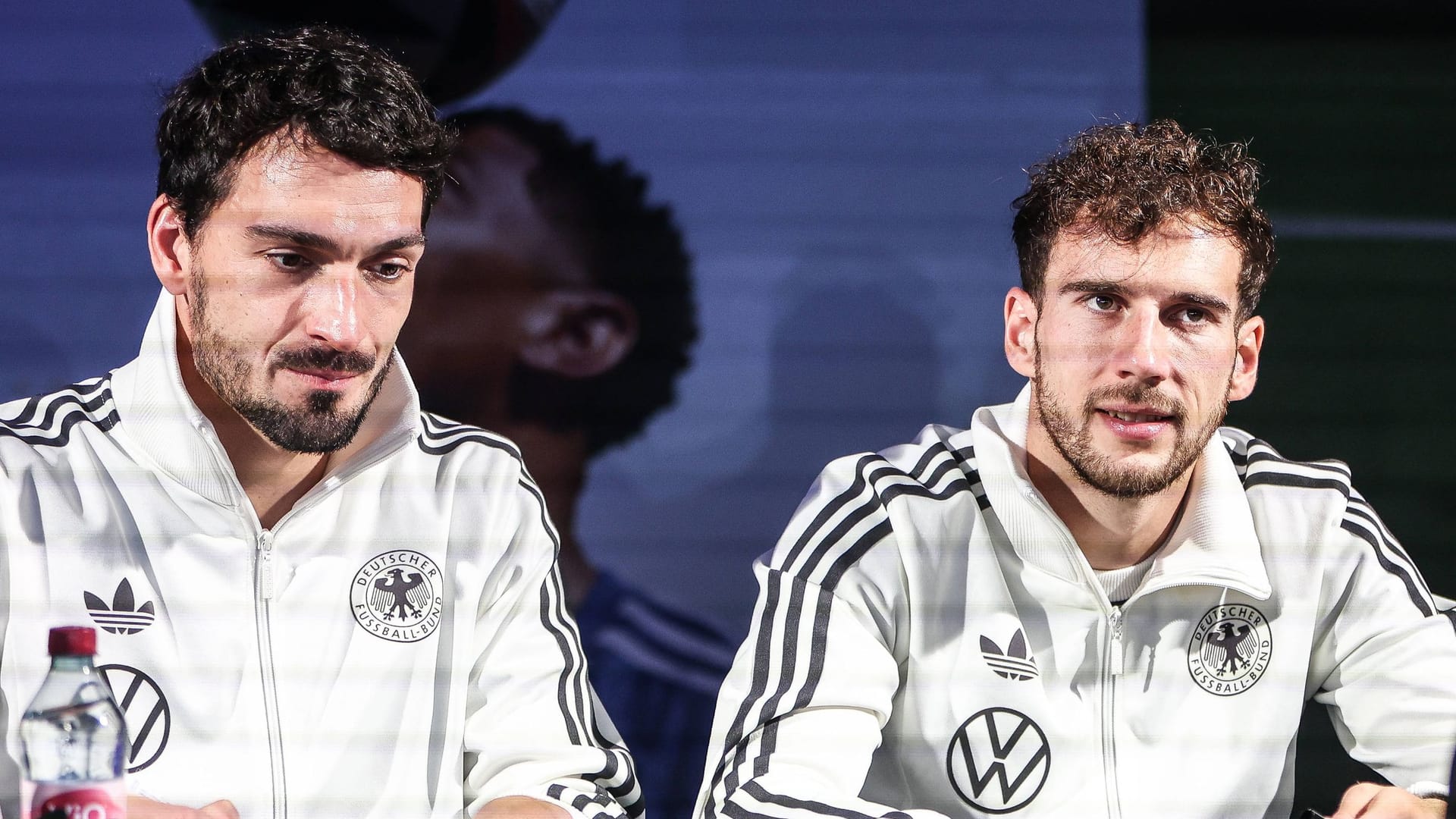 Mats Hummels (links) und Leon Goretzka: Die beiden werden bei der EM wohl nicht für Deutschland auflaufen.