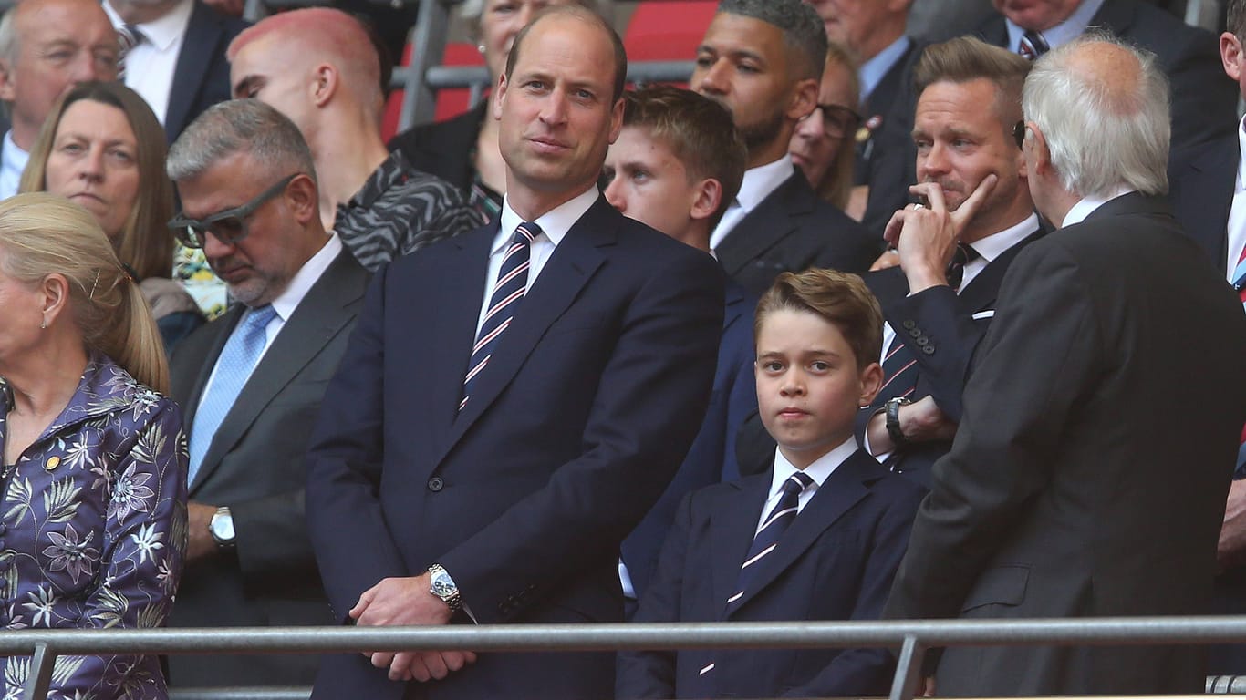 Prinz William und Prinz George waren zusammen im Stadion.
