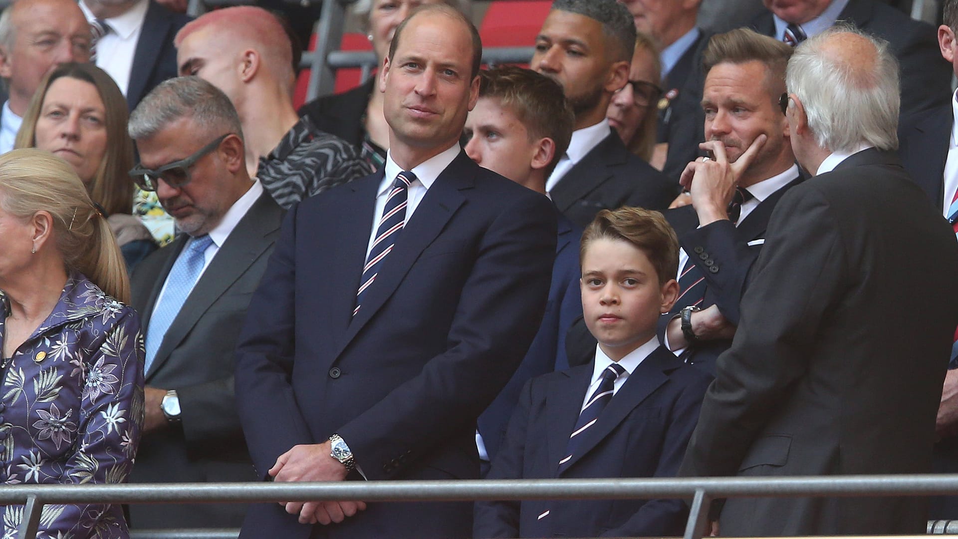 Prinz William und Prinz George waren zusammen im Stadion.