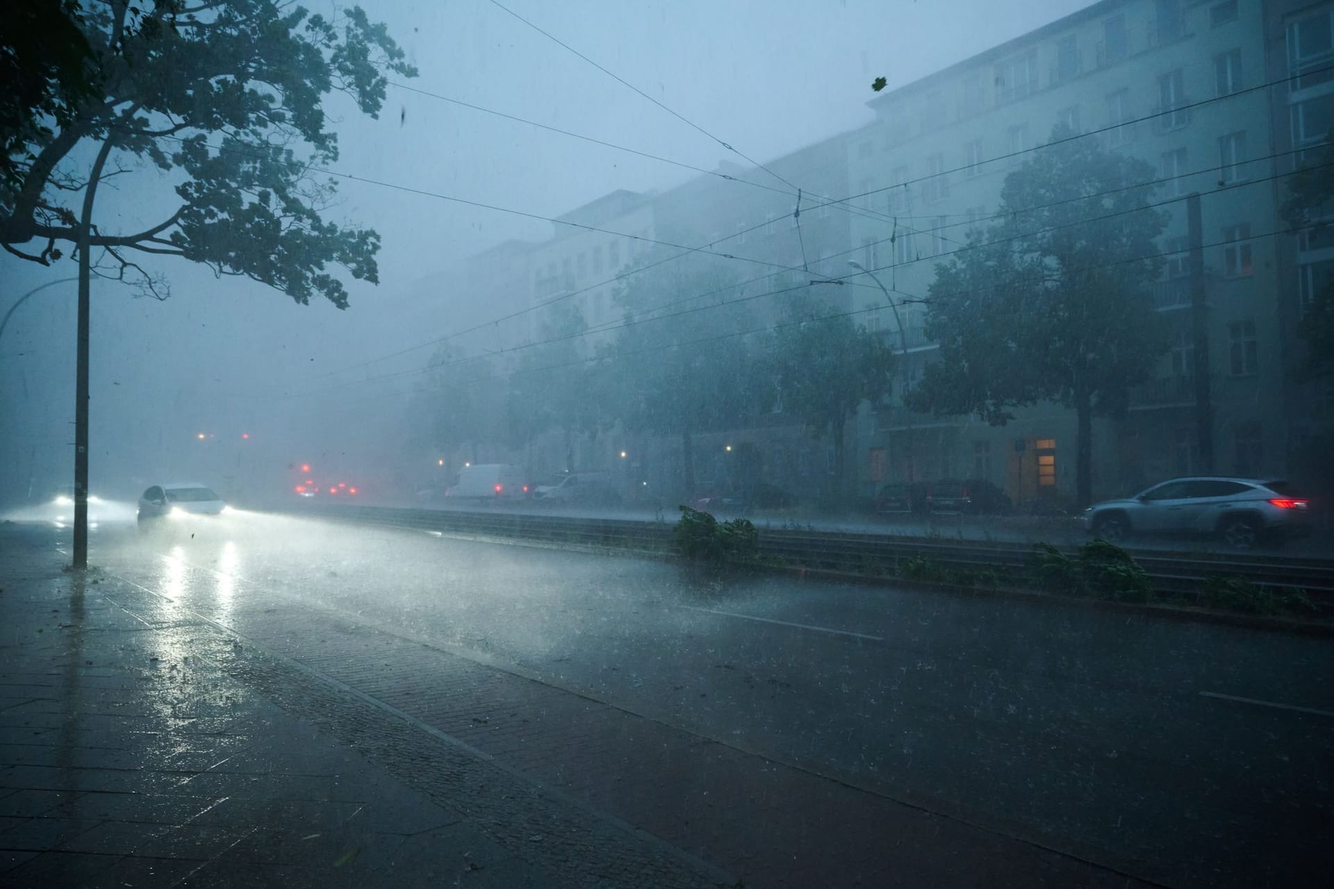 Starker Regen und Wind kommen am Donnerstag in einigen Teilen Deutschlands herunter. (Archivbild)