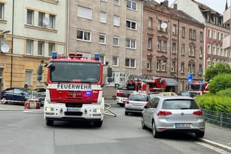 Feuerwehrfahrzeuge vor Ort: Der Brand brach in der Seeleinsbühlstraße aus – die nächste Feuerwache liegt nur wenige Meter entfernt.