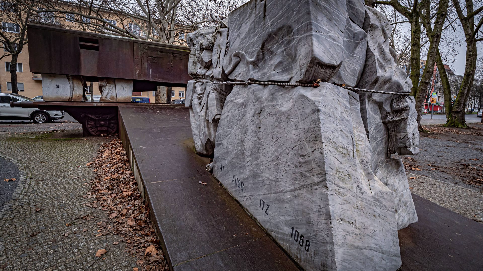 Das Mahnmal (Archivbild): Es erinnert an die jüdischen Bürgerinnen und Bürger, die von den Nazis in Güterwaggons nach Auschwitz und in andere Lager deportiert und dort oft direkt nach der Ankunft in Gaskammern ermordet wurden.