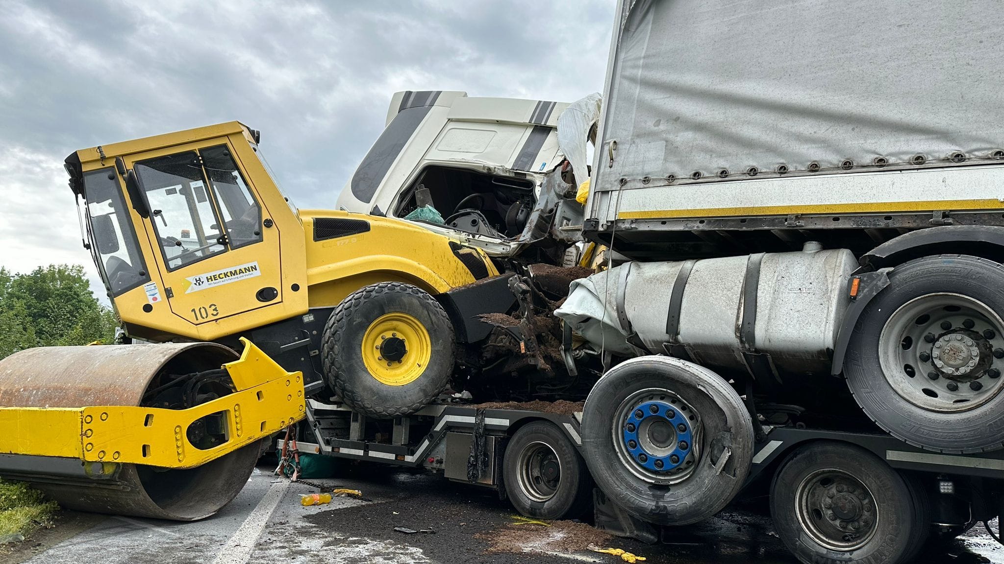 A1 bei Kamen: Lkw-Unfall verursacht heftiges Verkehrschaos auf Autobahn