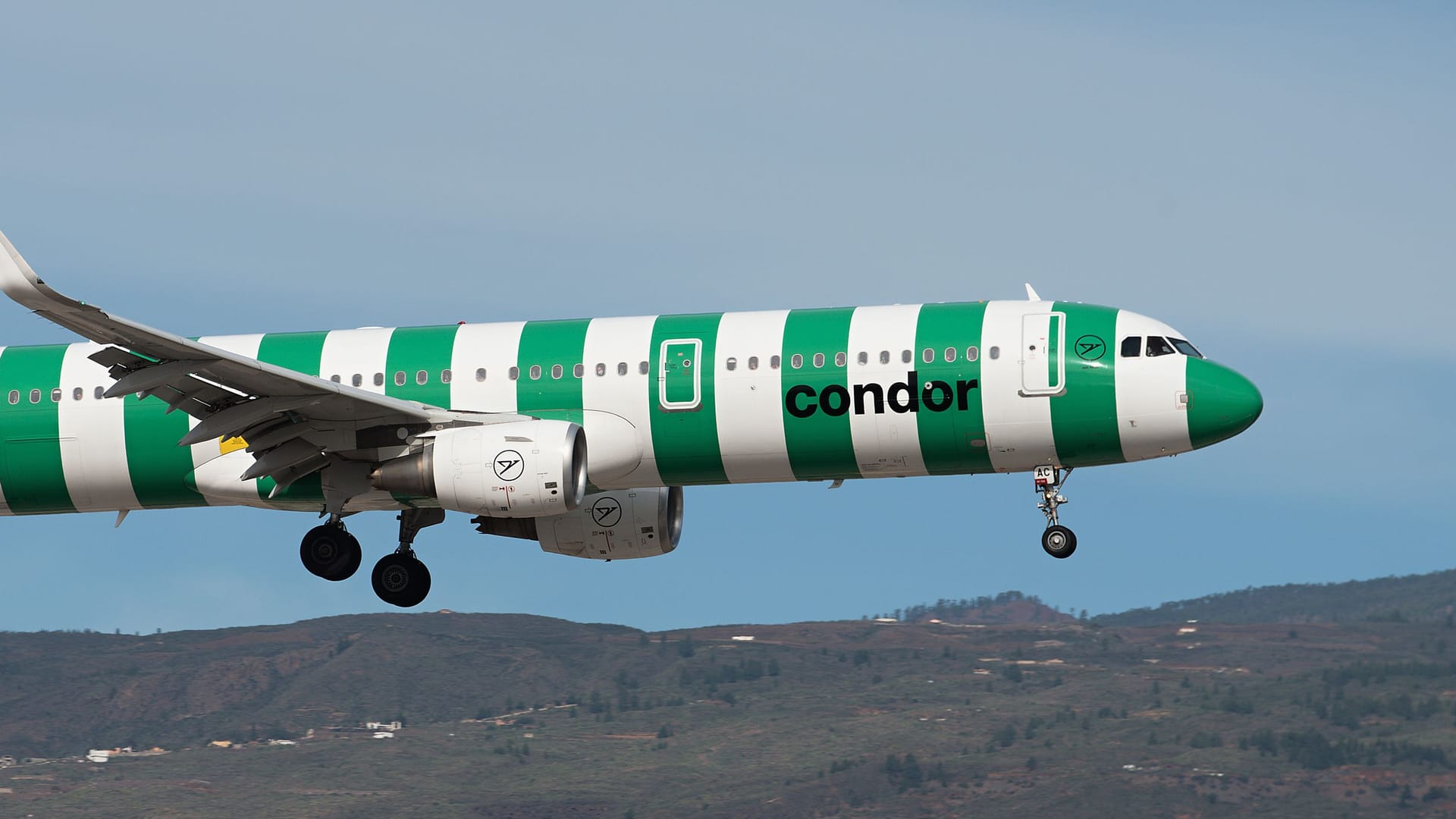 Ein Airbus A321 der Fluglinie Condor (Symbolbild): Fast wäre es am Flughafen Frankfurt zu einem Unfall gekommen.