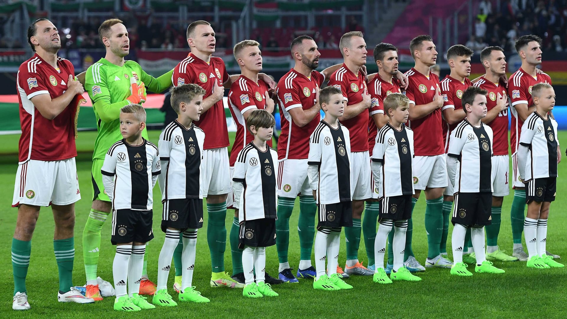 Die ungarische Nationalmannschaft beim Mannschaftsfoto: Viele Experten glauben an eine Überraschung des Teams von Marco Rossi.