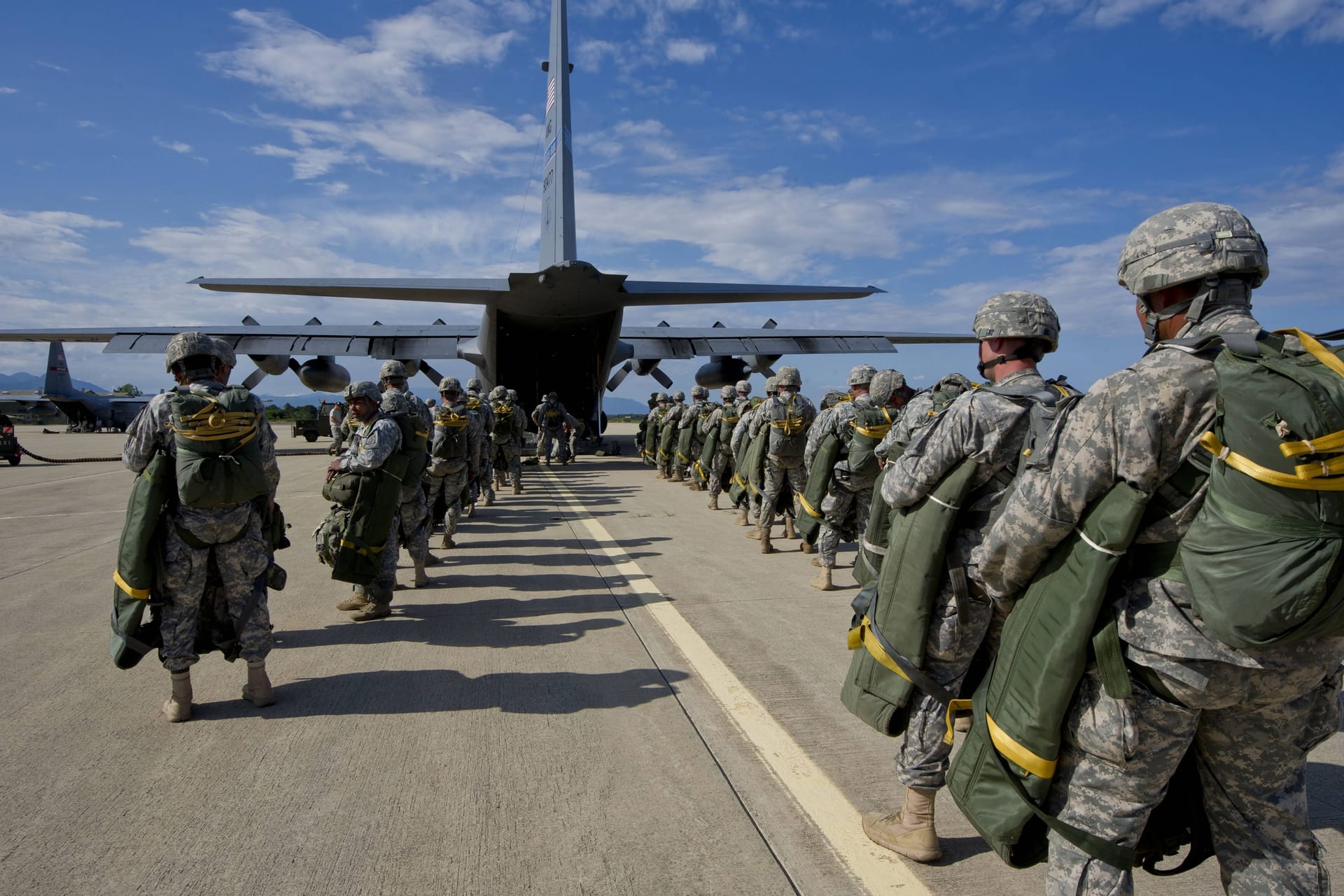 US-Fallschirmjäger (Symbolbild): In Rumänien findet derzeit eine Nato-Übung mit rund 1.500 aus mehreren Nato-Staaten Fallschirmjägern statt.