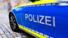 Polizeiauto (Archivbild): In Trier wird in einem Großeinsatz nach eine jungen Frau gesucht.