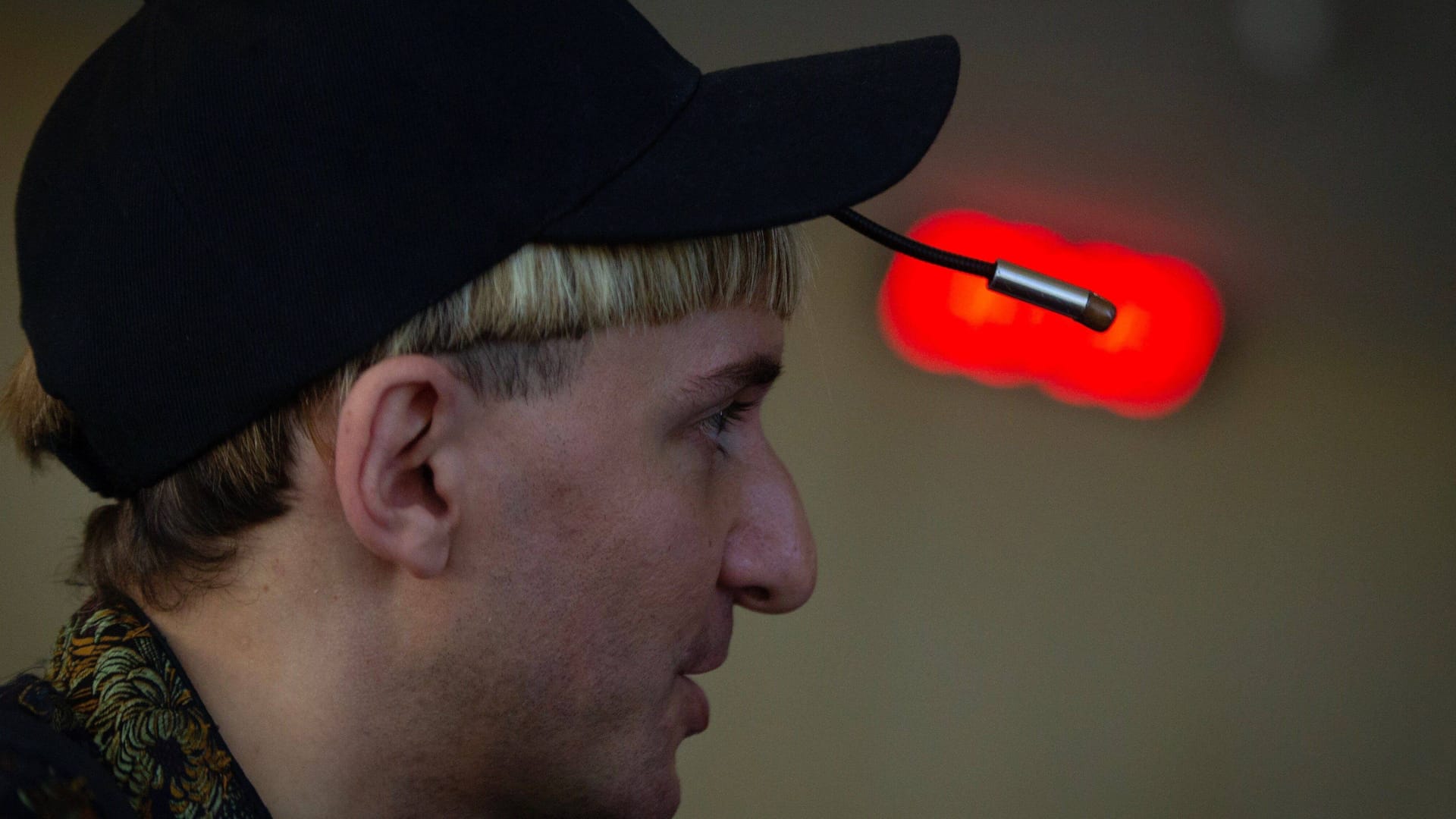 Cyborg-Aktivist und Künstler Neil Harbisson (Archivbild): Er will sich bald ein neues technisches Organ einpflanzen lassen.