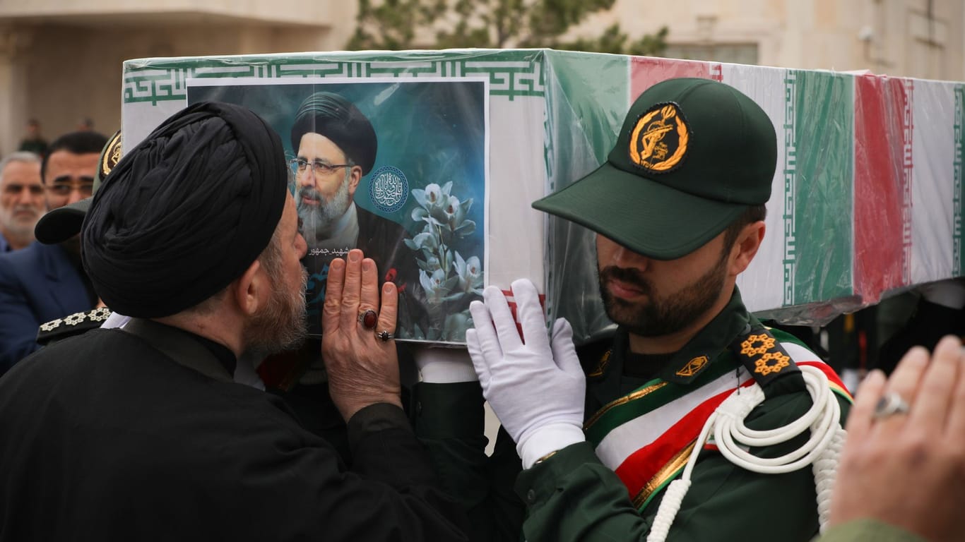 Trauerfeier für Irans Präsident und Außenminister