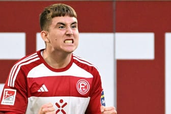 Isak Bergmann jubelt: Fortuna Düsseldorf bleibt im Aufstiegsrennen.